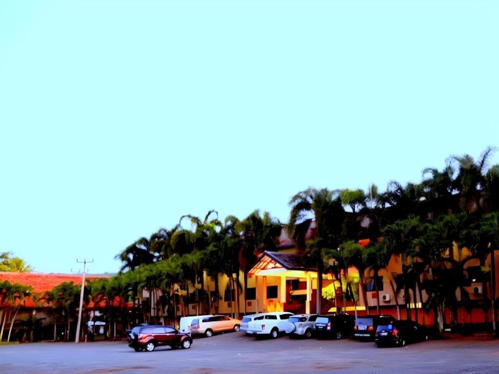 Augusta Pelabuhan Ratu Hotel Sukabumi Buitenkant foto