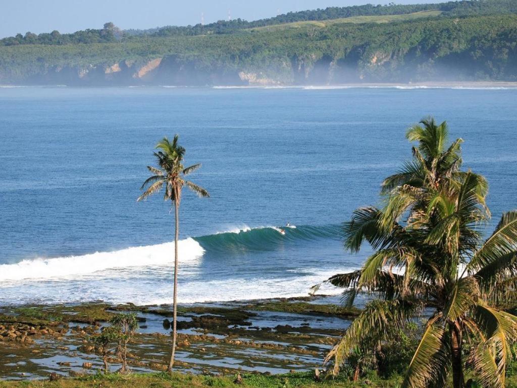 Augusta Pelabuhan Ratu Hotel Sukabumi Buitenkant foto