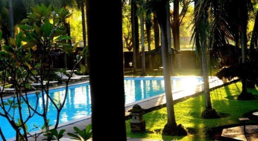 Augusta Pelabuhan Ratu Hotel Sukabumi Buitenkant foto