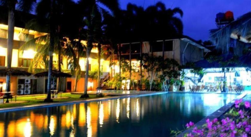 Augusta Pelabuhan Ratu Hotel Sukabumi Buitenkant foto