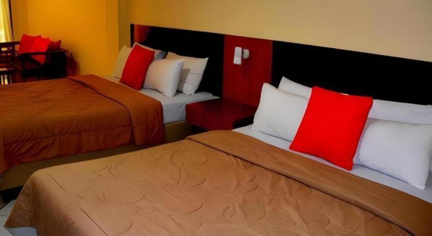 Augusta Pelabuhan Ratu Hotel Sukabumi Buitenkant foto