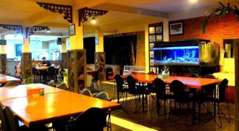 Augusta Pelabuhan Ratu Hotel Sukabumi Buitenkant foto