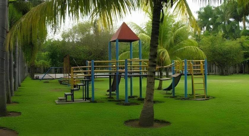 Augusta Pelabuhan Ratu Hotel Sukabumi Buitenkant foto