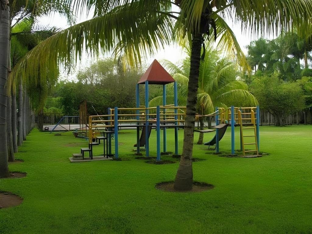 Augusta Pelabuhan Ratu Hotel Sukabumi Buitenkant foto