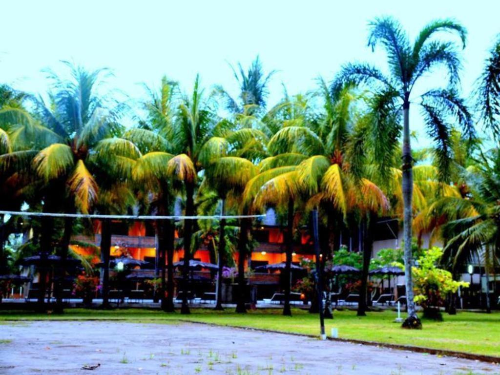 Augusta Pelabuhan Ratu Hotel Sukabumi Buitenkant foto