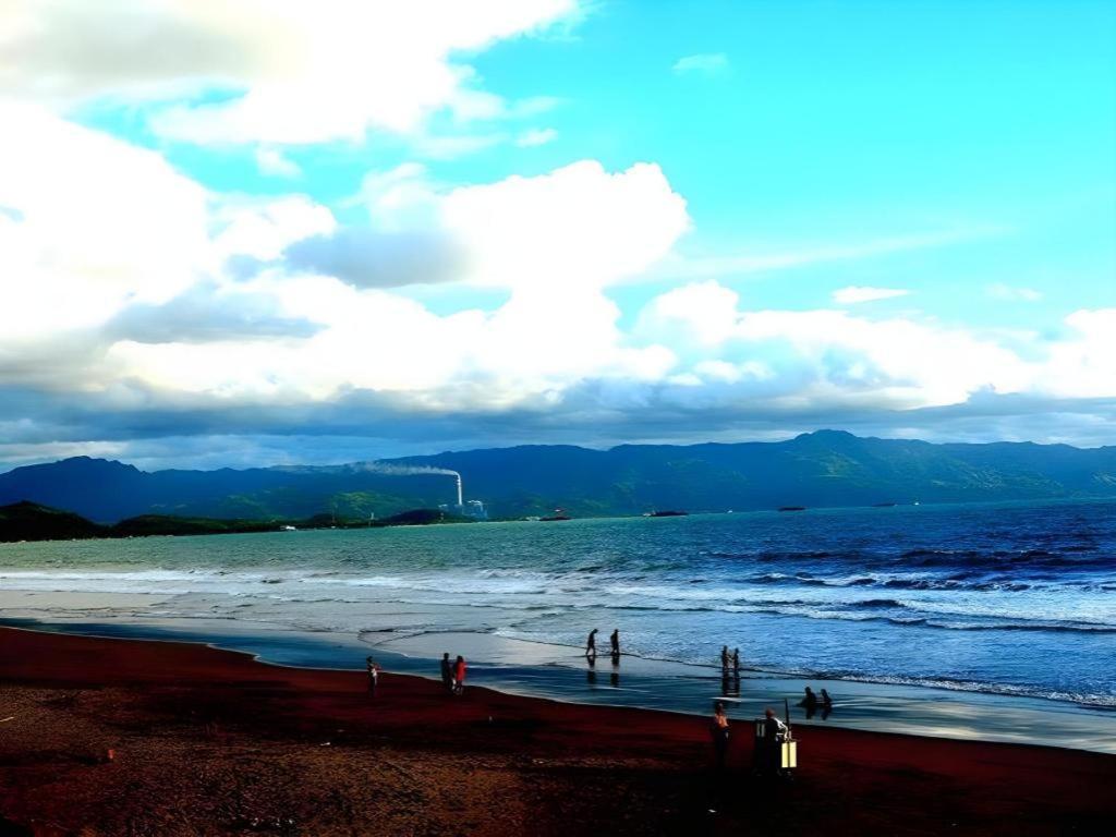 Augusta Pelabuhan Ratu Hotel Sukabumi Buitenkant foto