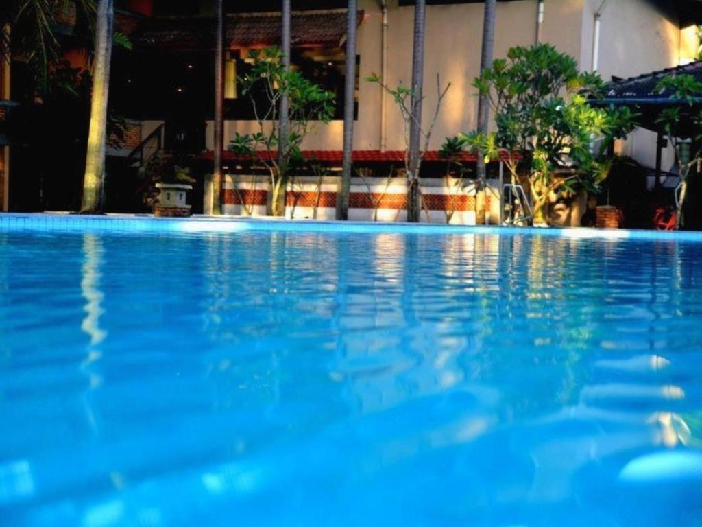 Augusta Pelabuhan Ratu Hotel Sukabumi Buitenkant foto