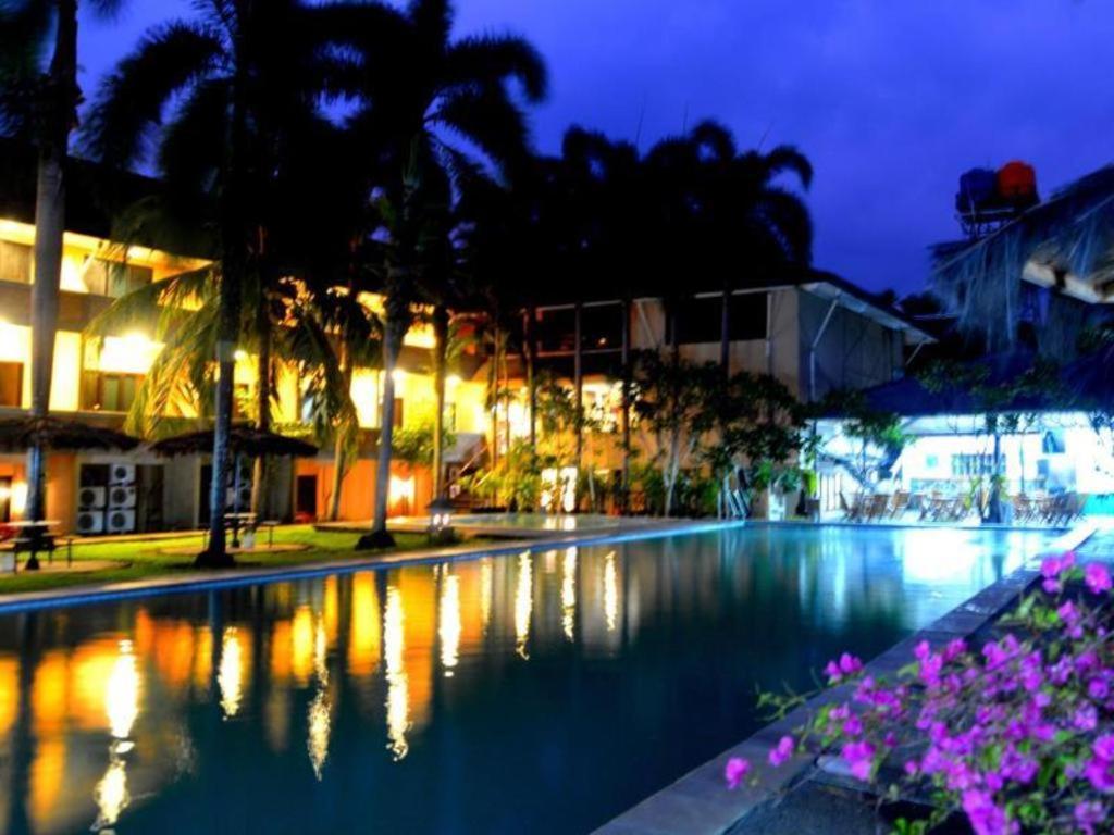 Augusta Pelabuhan Ratu Hotel Sukabumi Buitenkant foto