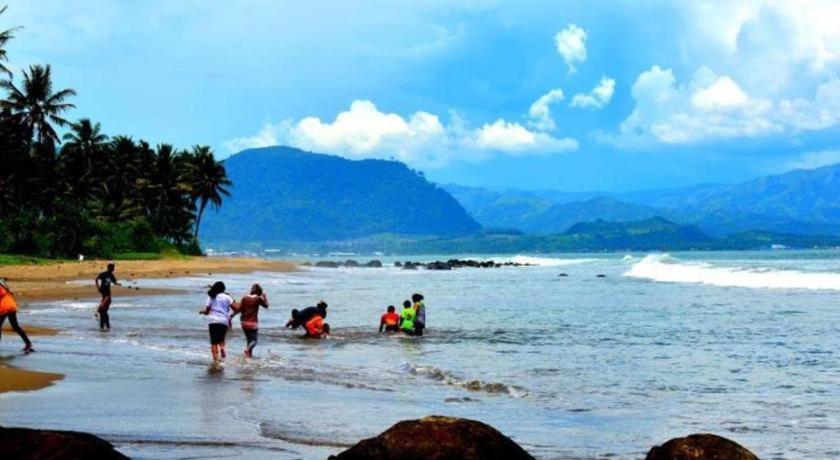 Augusta Pelabuhan Ratu Hotel Sukabumi Buitenkant foto