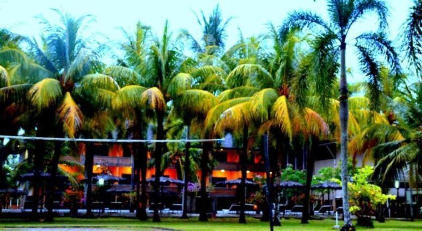 Augusta Pelabuhan Ratu Hotel Sukabumi Buitenkant foto