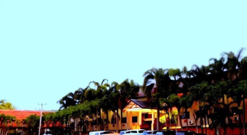 Augusta Pelabuhan Ratu Hotel Sukabumi Buitenkant foto
